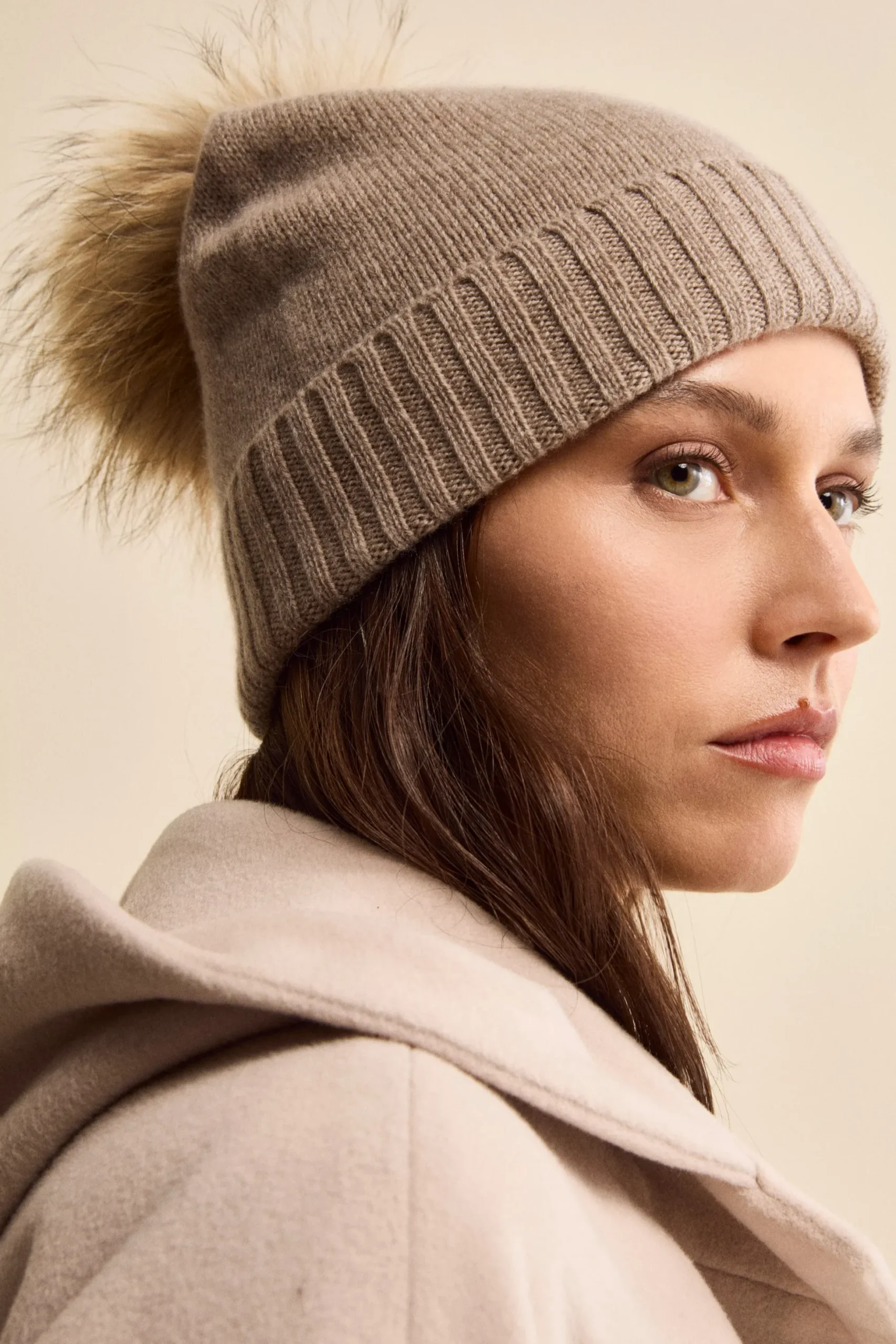 Berretto in Cashmere con Pompon - SABBIA
