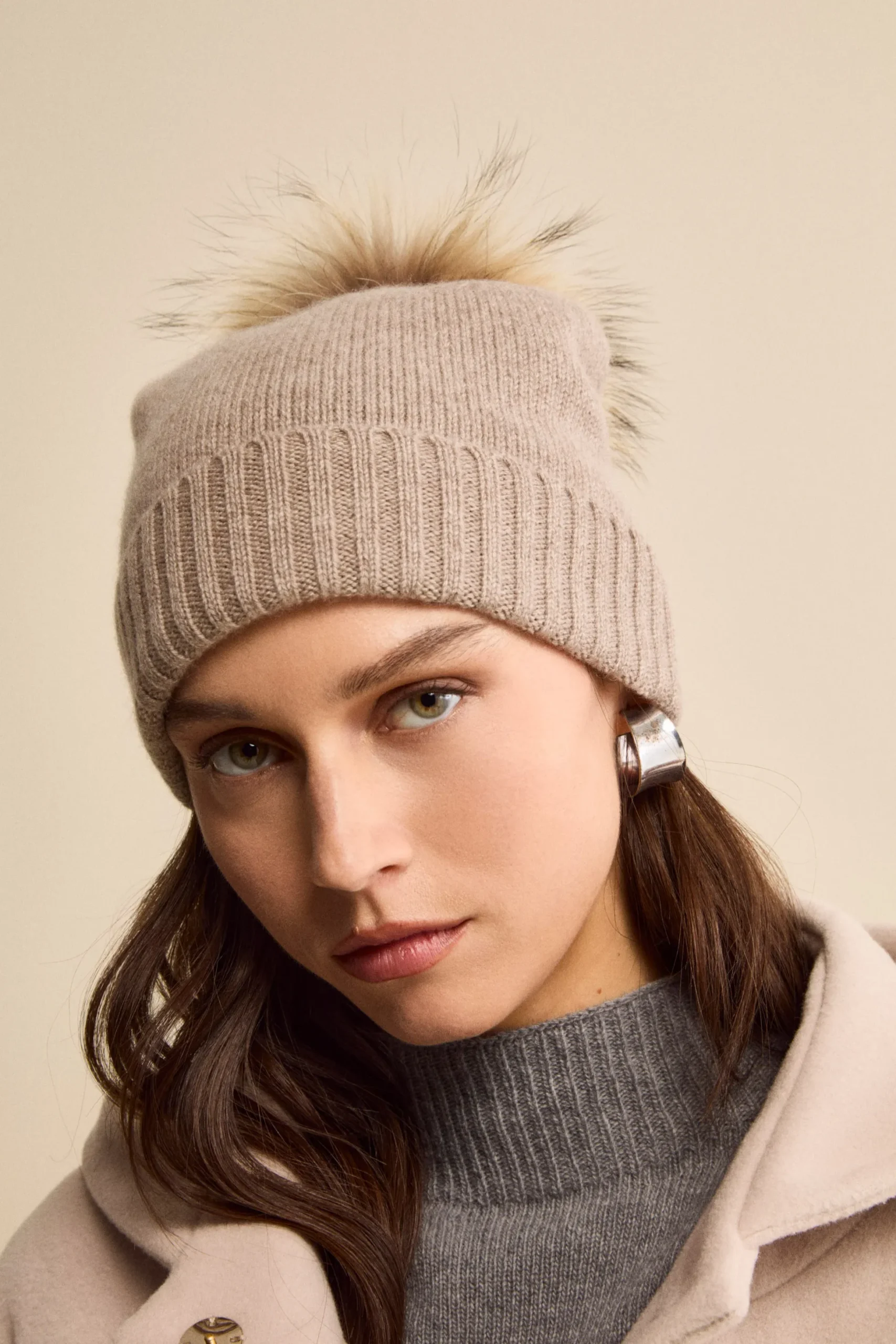 Berretto in Cashmere con Pompon - SABBIA
