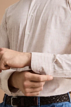 Camicia Custom Fit a Righe in Tessuto Tecnico - MARRONE RIGATO