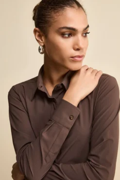 Camicia Regular Fit in Tessuto Tecnico - MARRONE