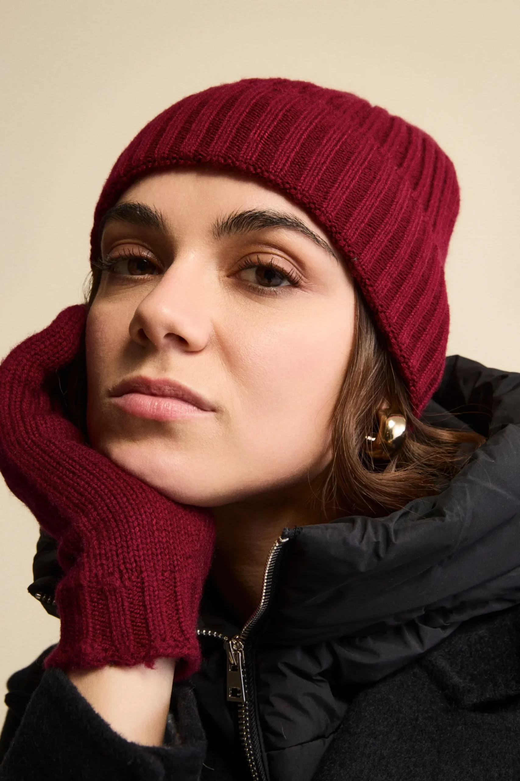 Cappello in cashmere a coste - BORDEAUX