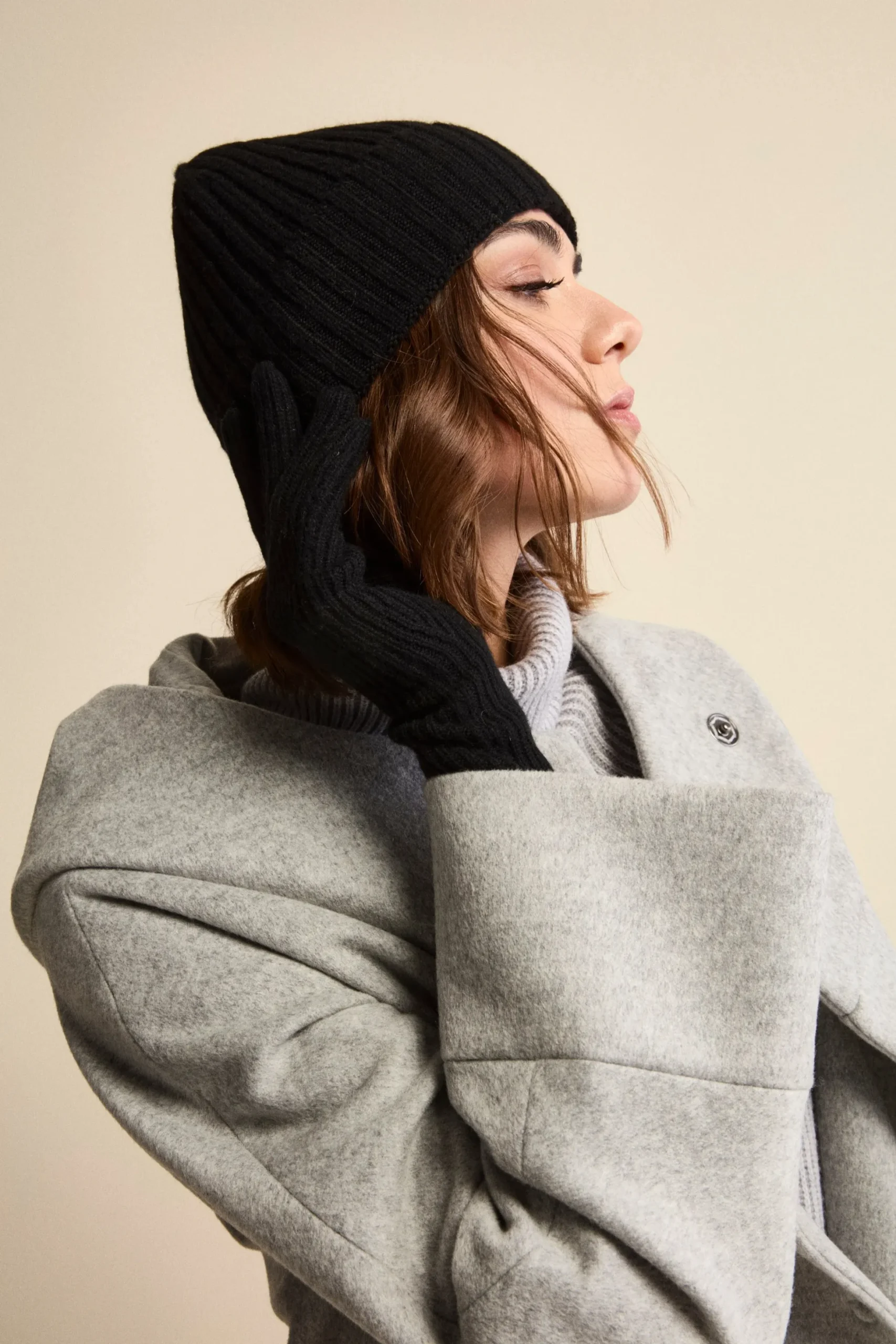 Cappello in cashmere a coste - NERO