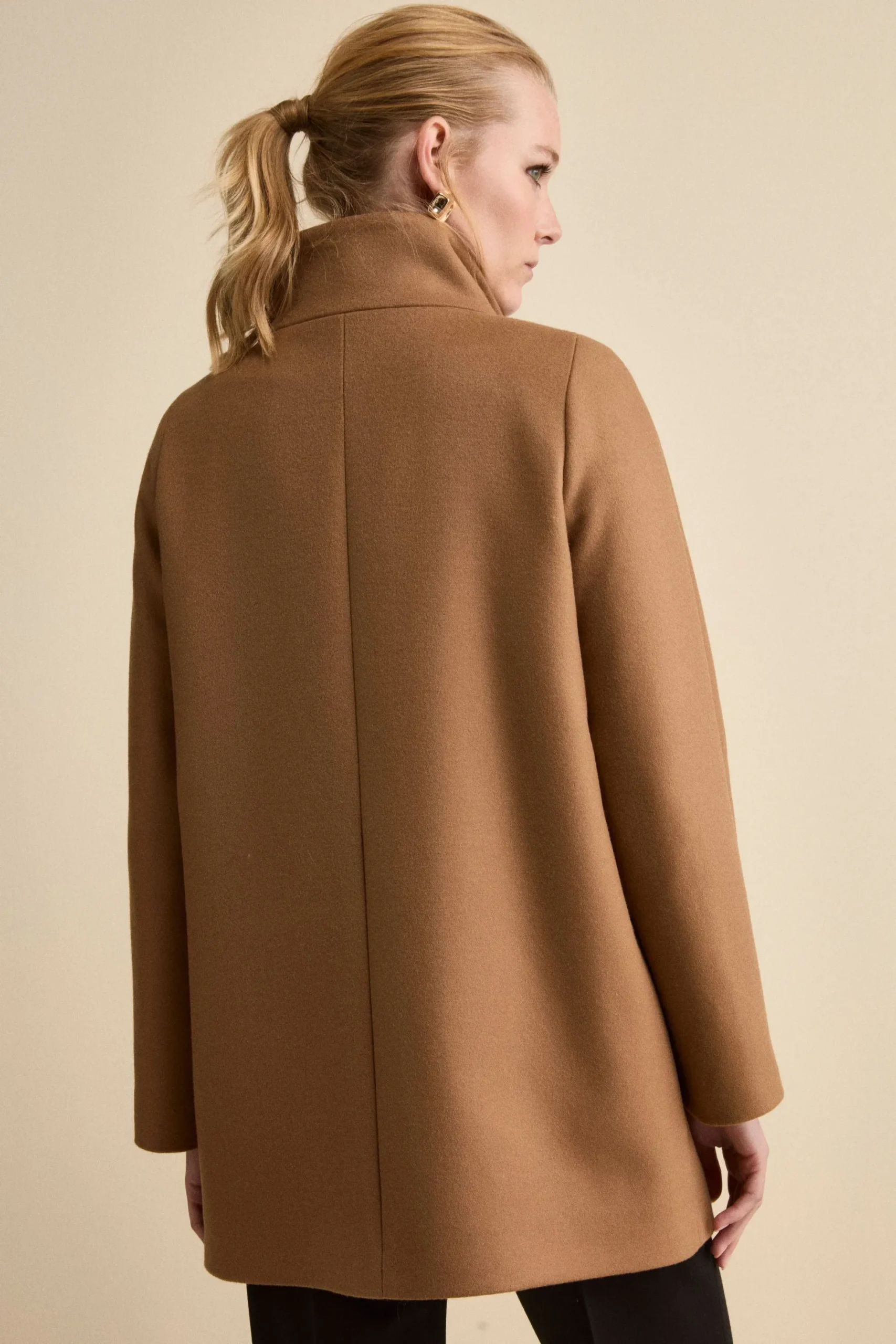 Cappotto Corto Foderato con Collo Alto - CUOIO