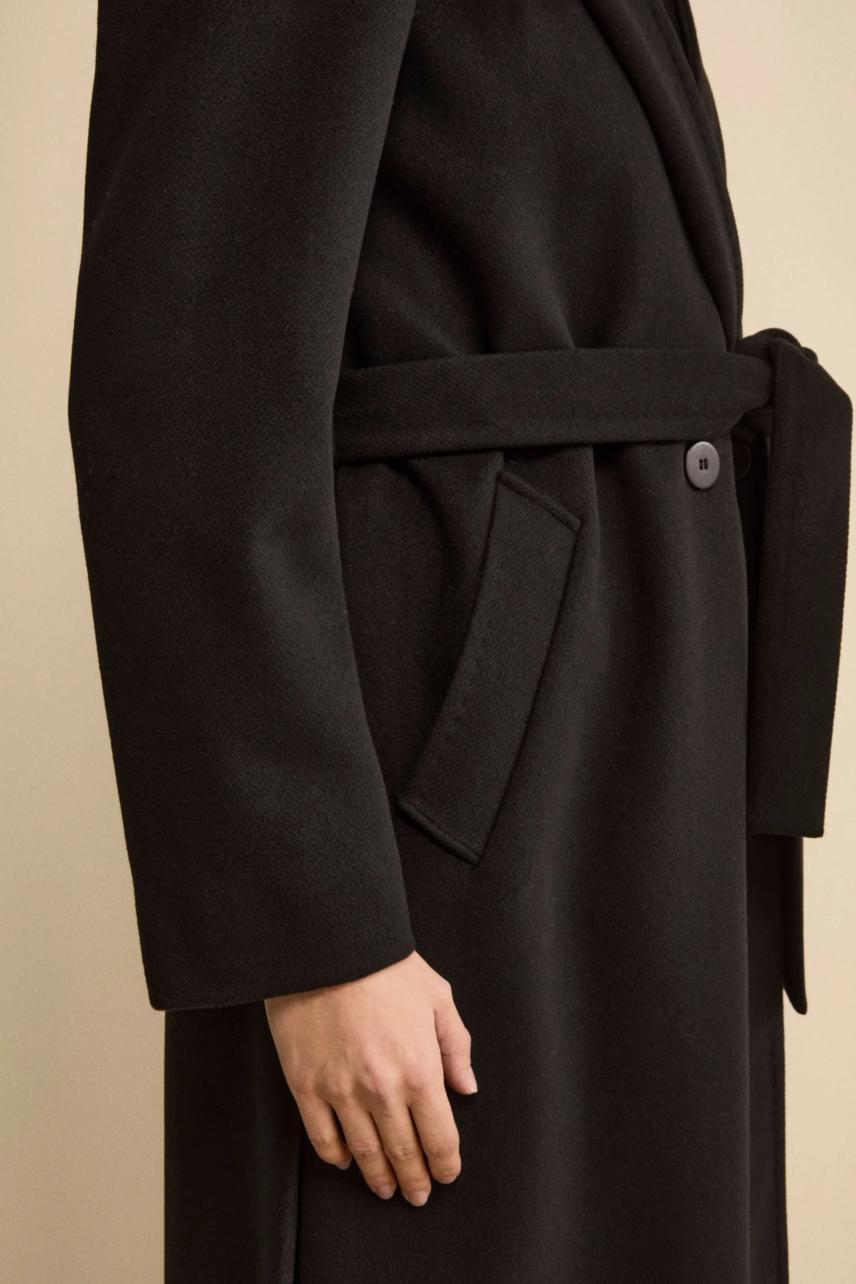 Cappotto Lungo con Cintura e Cappuccio - NERO