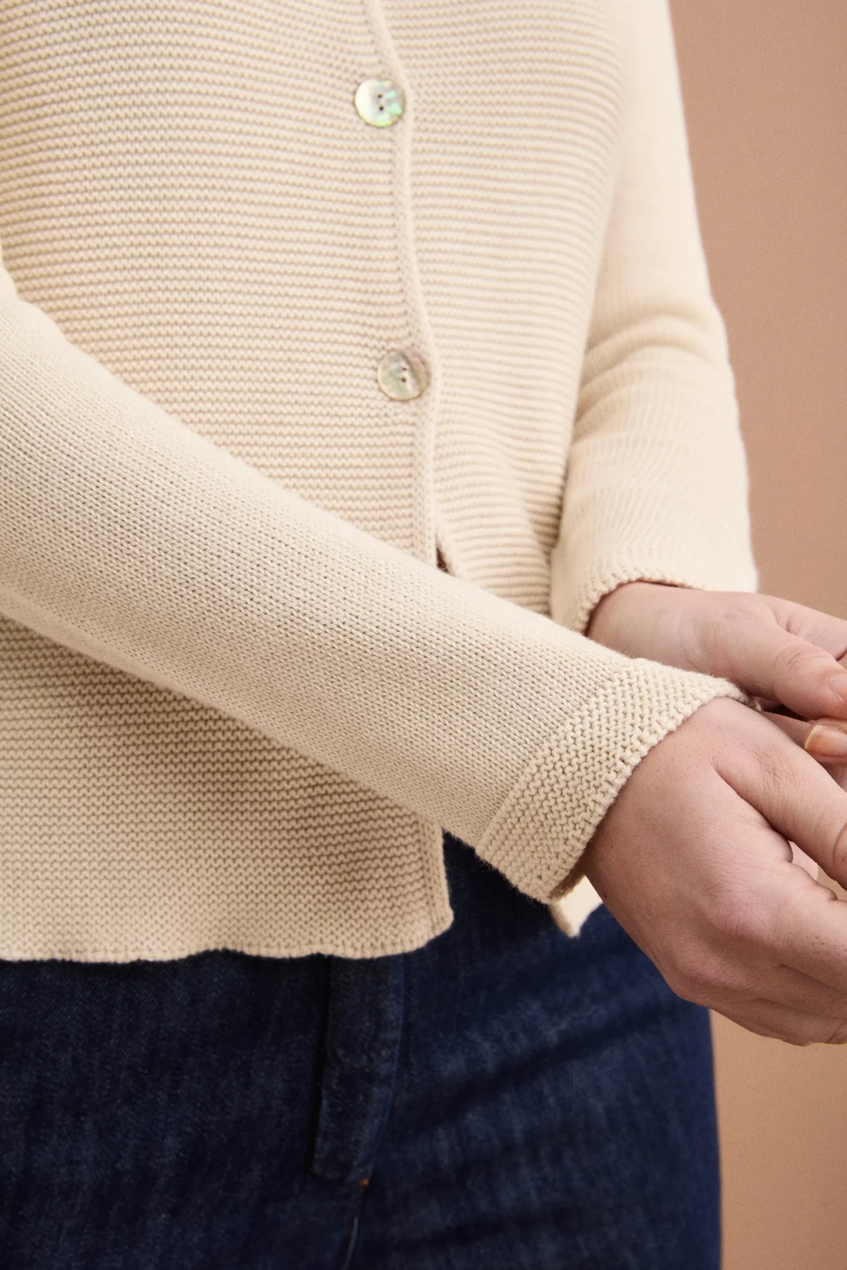 Cardigan Links Scollo a V in Cotone - VANIGLIA