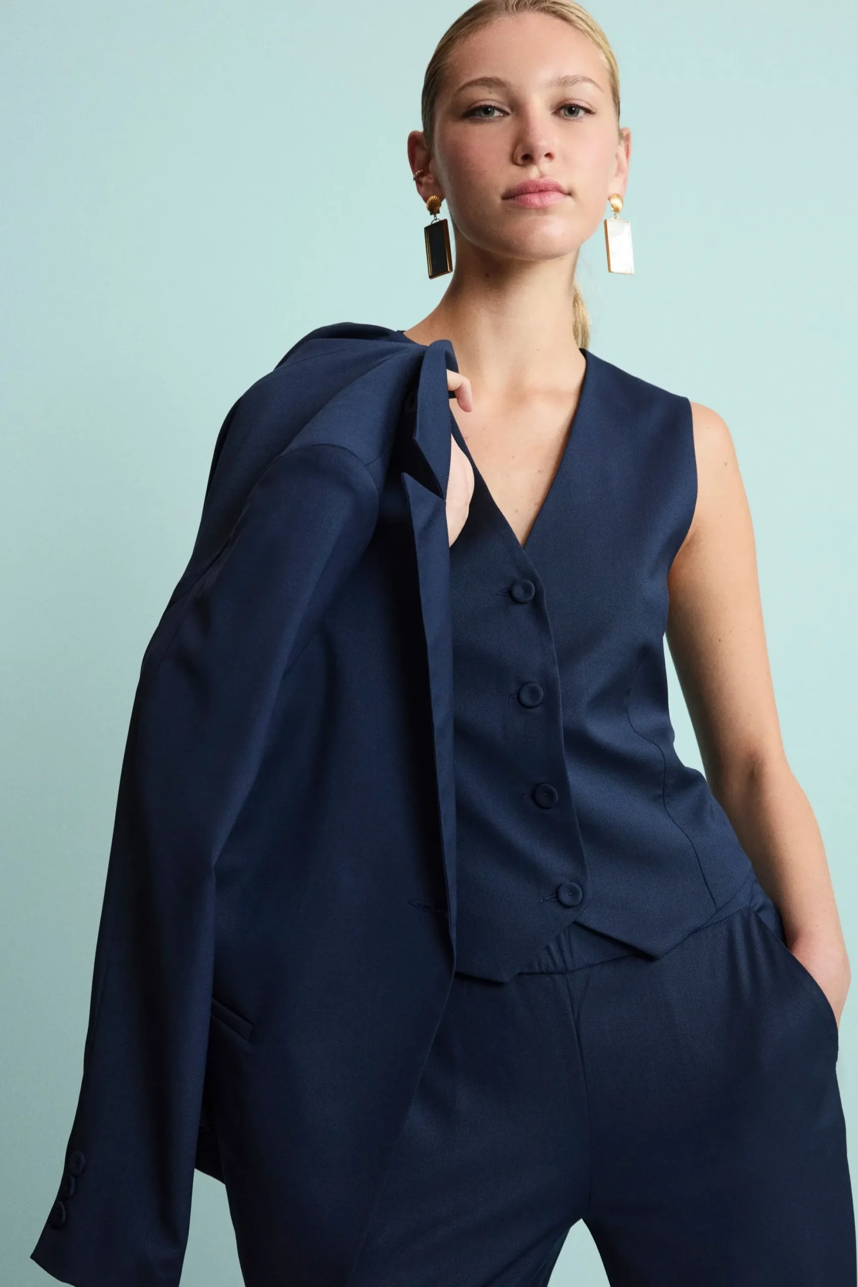 Gilet Elegante in Lana Vergine con Bottoni - BLU