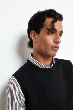 Gilet Girocollo in Lana Merino - NERO