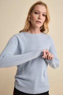 Girocollo in Lana Merino con Manica Lavorata - AZZURRO