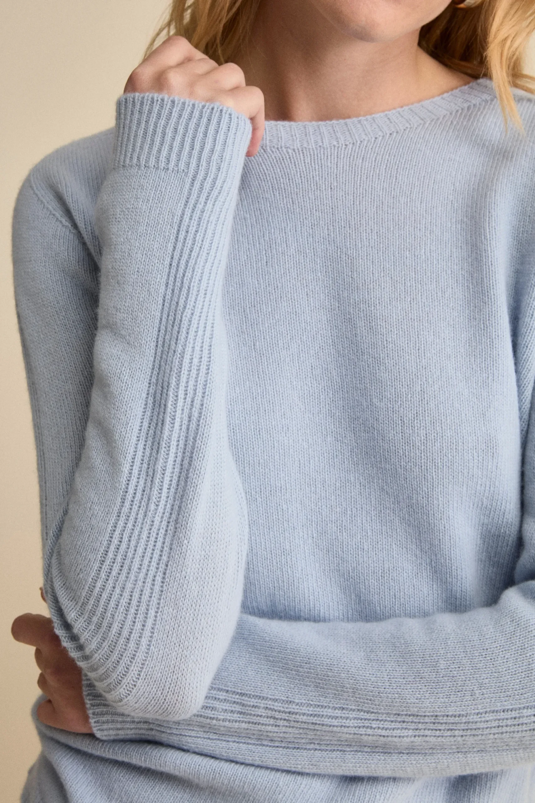Girocollo in Lana Merino con Manica Lavorata - AZZURRO