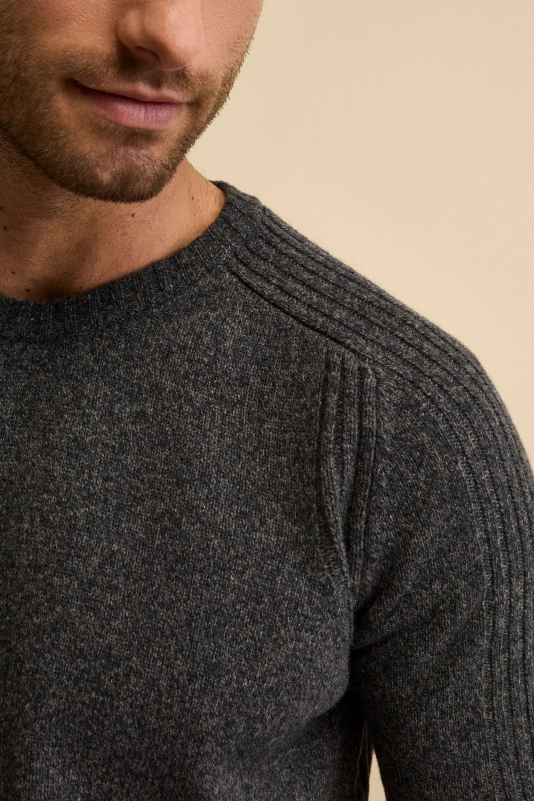 Girocollo Raglan con Motivo a Coste in Misto Lana Vergine - BLU