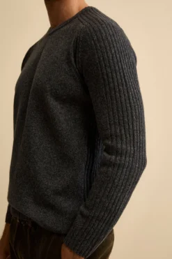 Girocollo Raglan con Motivo a Coste in Misto Lana Vergine - BLU