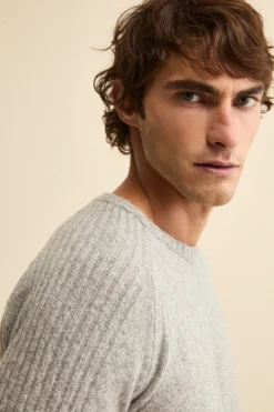 Girocollo Raglan con Motivo a Coste in Misto Lana Vergine - GRIGIO