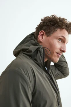 Giubbotto impermeabile con cappuccio - VERDE MILITARE