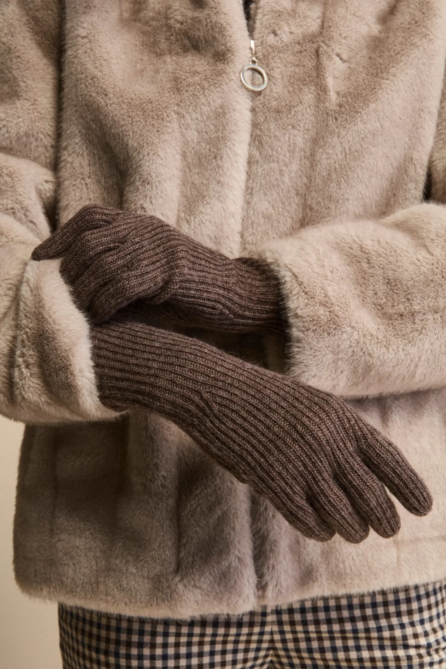 Guanto a Coste in Lana e Cashmere - CASTAGNA