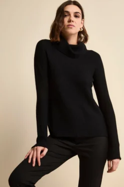 Maglia con Spacchi in Lana Merino - NERO