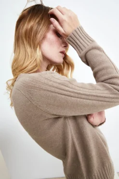 Maglia in lana e cashmere con scollo a barca - CORTECCIA