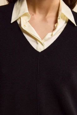Maglia Over Scollo a V in Lana Merino - NERO
