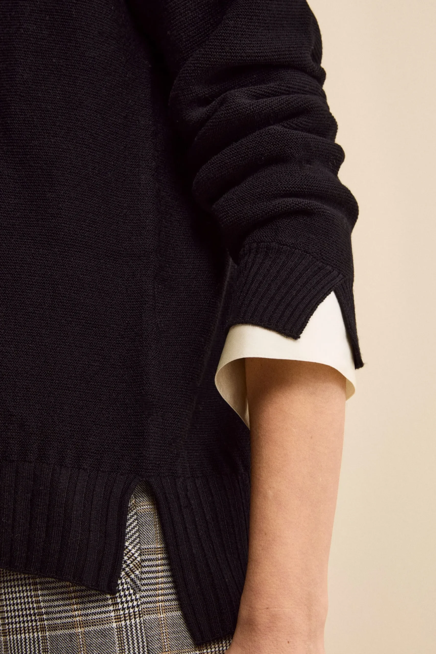 Maglia Over Scollo a V in Lana Merino - NERO