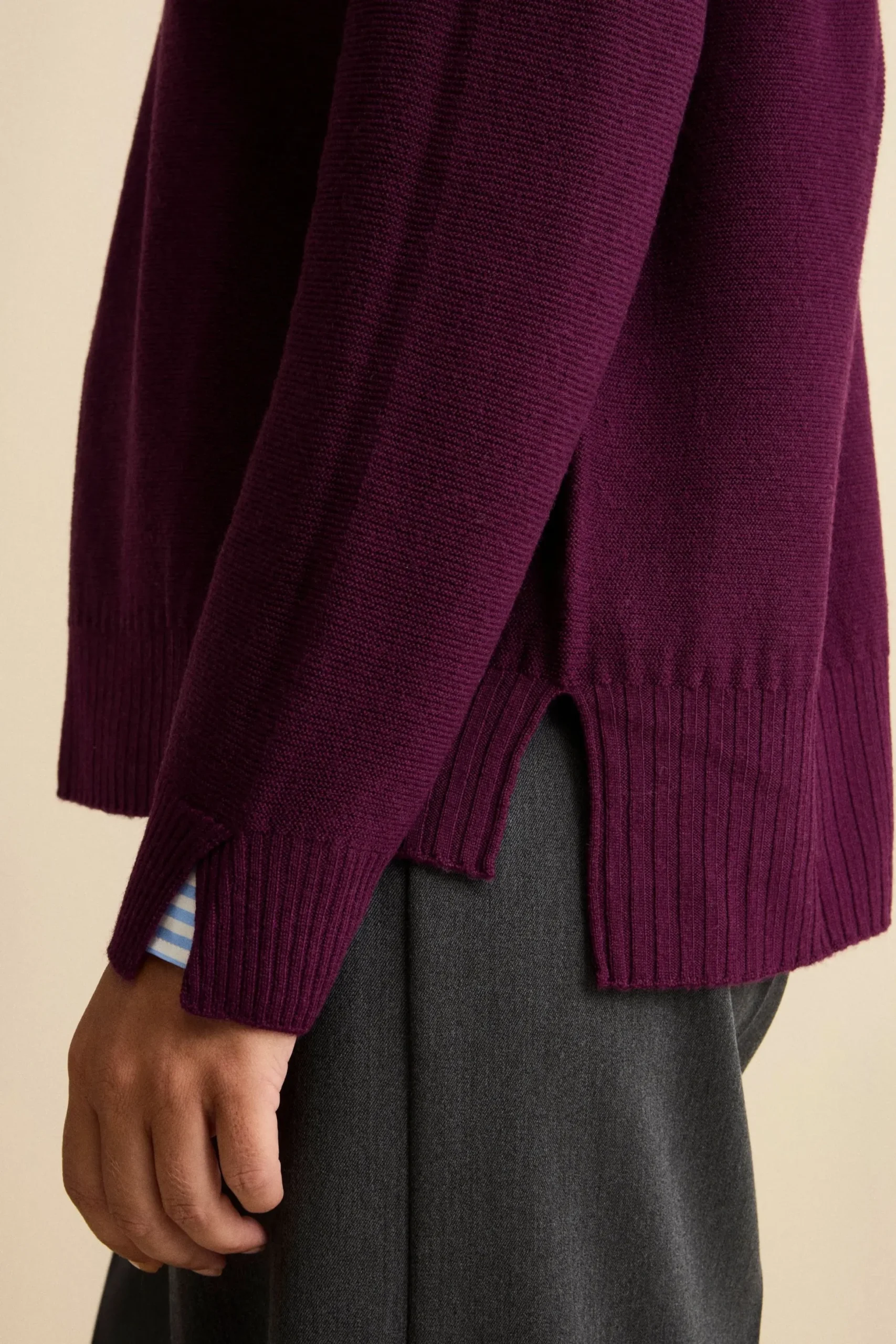 Maglia Over Scollo a V in Lana Merino - PRUGNA