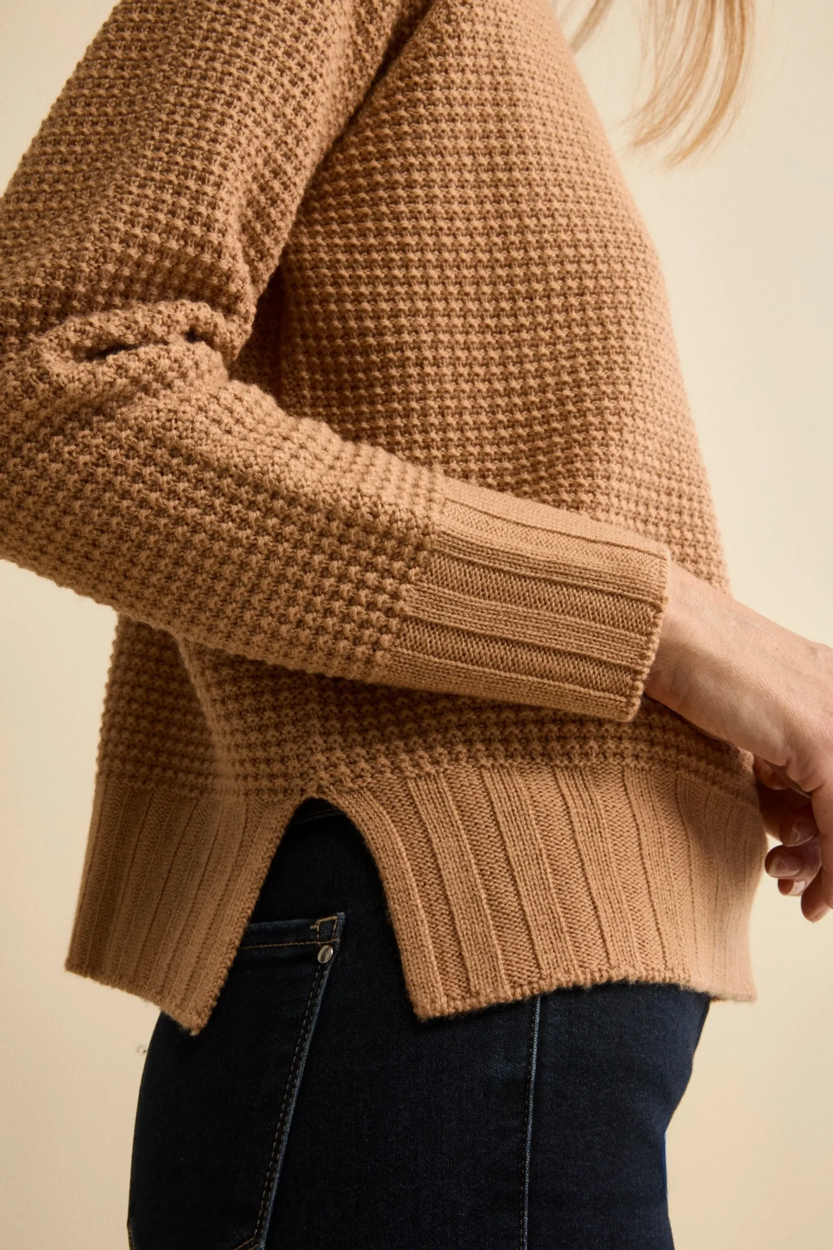 Maglia Scollo Barchetta in Lana Merino Lavorata - CAMMELLO
