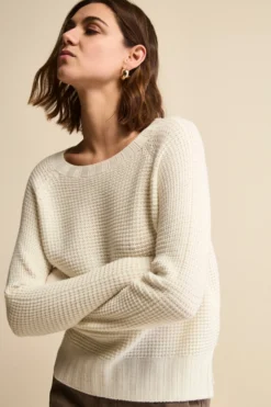 Maglia Scollo Barchetta in Lana Merino Lavorata - ECRU