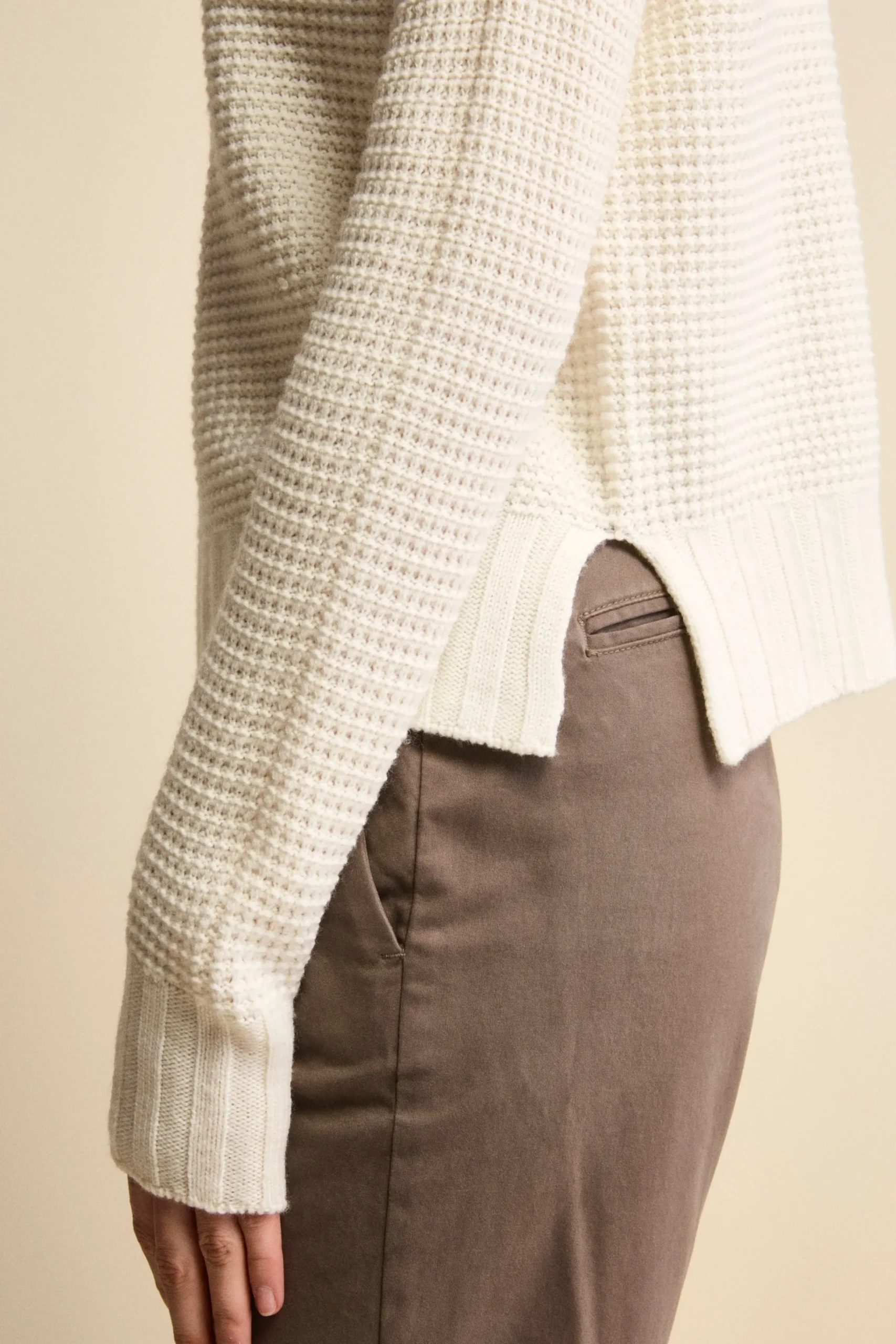 Maglia Scollo Barchetta in Lana Merino Lavorata - ECRU