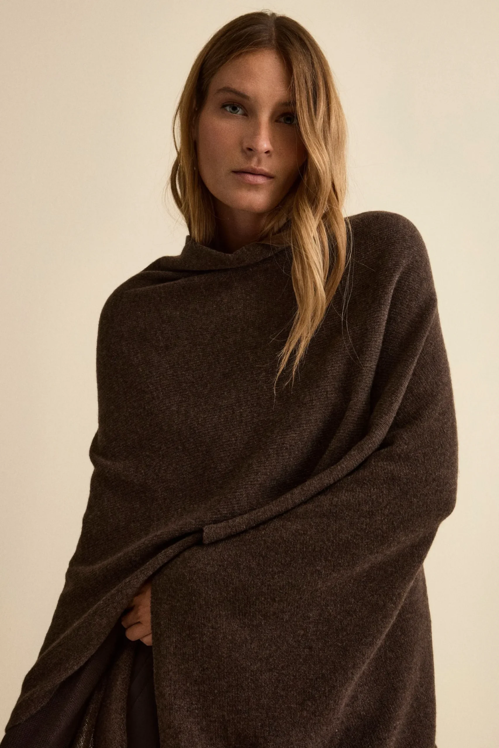 Mantella in cashmere da donna - MARRONE