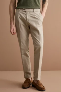 Pantalone Carrot in Misto Lino con Pinces e Risvolto - SABBIA