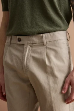 Pantalone Carrot in Misto Lino con Pinces e Risvolto - SABBIA