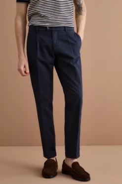 Pantalone Carrot in Misto Lino con Pinces e Risvolto - BLU