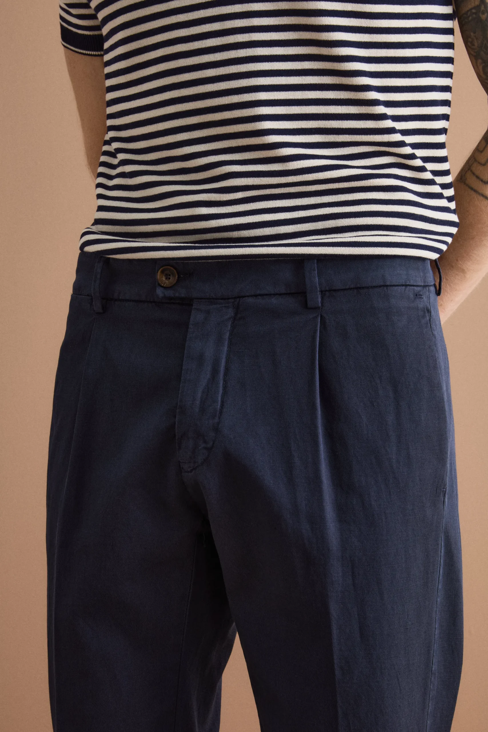 Pantalone Carrot in Misto Lino con Pinces e Risvolto - BLU