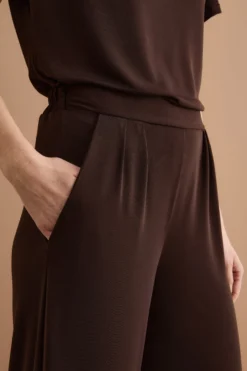 Pantalone Elegante con Pinces in Jersey Crêpe - CIOCCOLATO