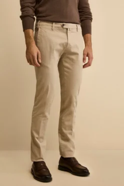 Pantalone Slim Fit in Gabardina Stretch - SABBIA