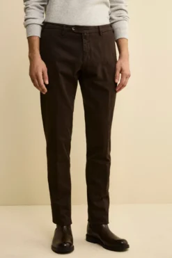 Pantalone Slim Fit in Gabardina Stretch - MARRONE