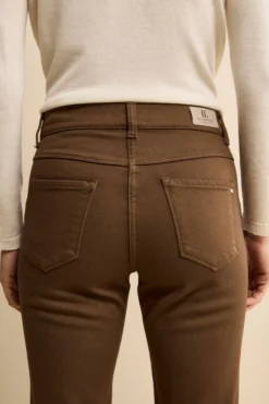Pantalone Slim Fit in Misto Cotone - MARRONE
