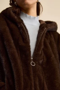 Pelliccia con Zip e Cappuccio - T.MORO