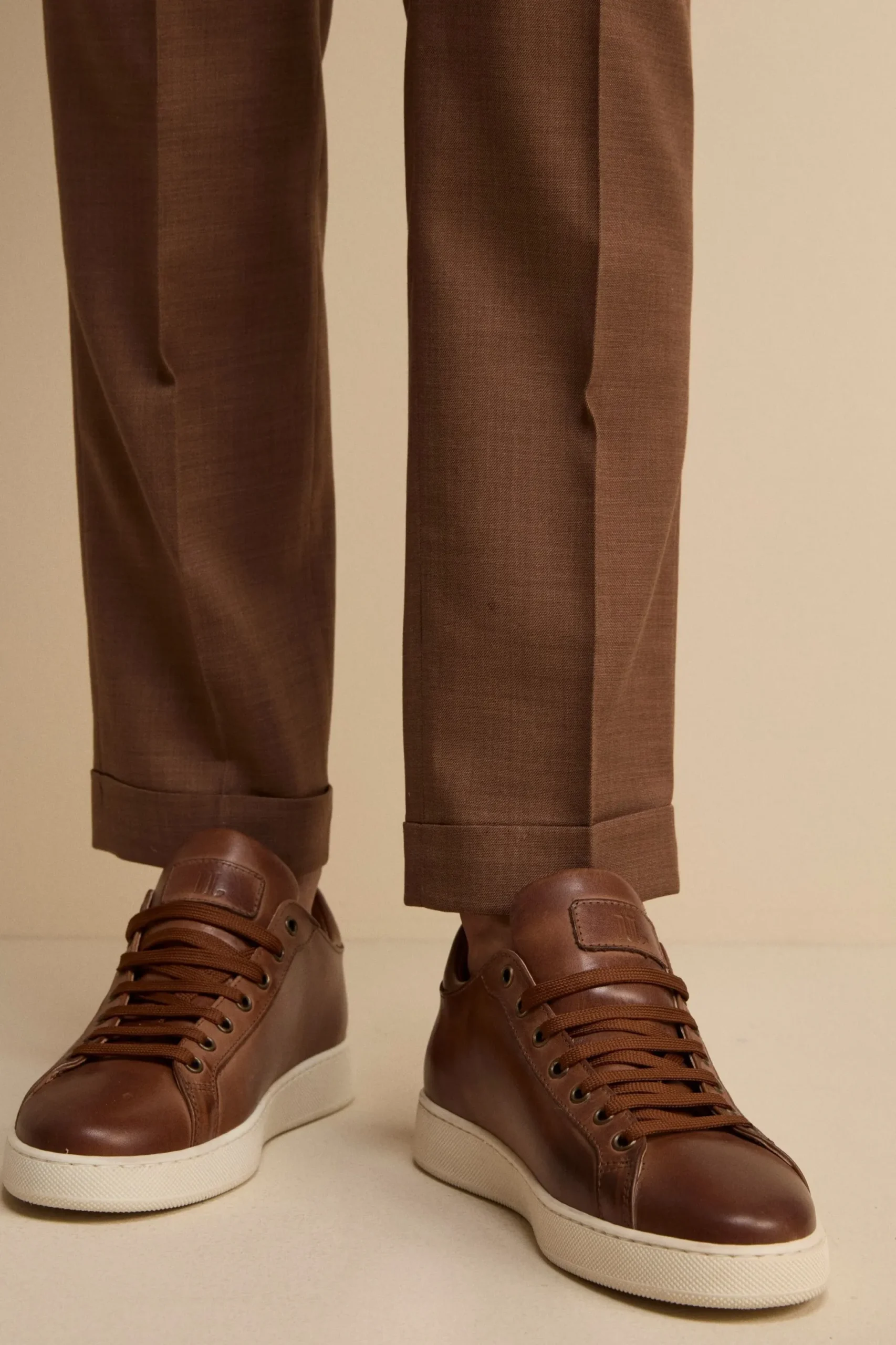 Sneakers in Pelle con suola a contrasto - MARRONE