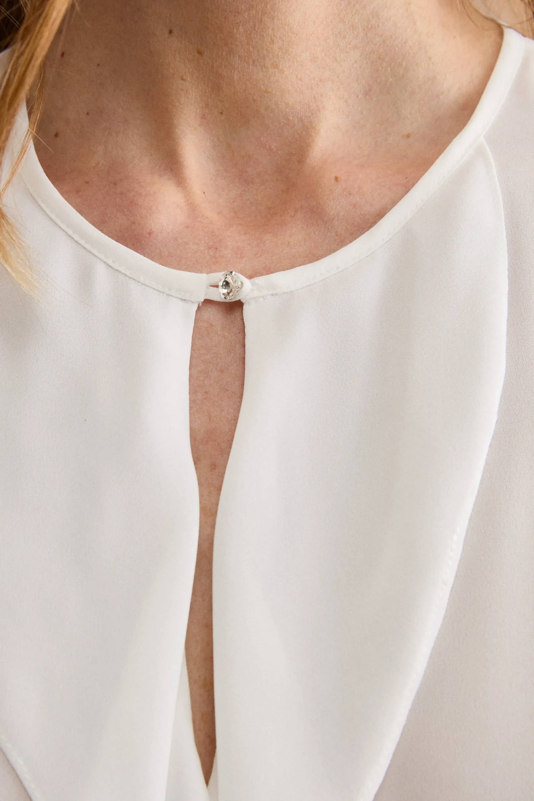 Top Elegante in Doppia Georgette con Volant - PANNA