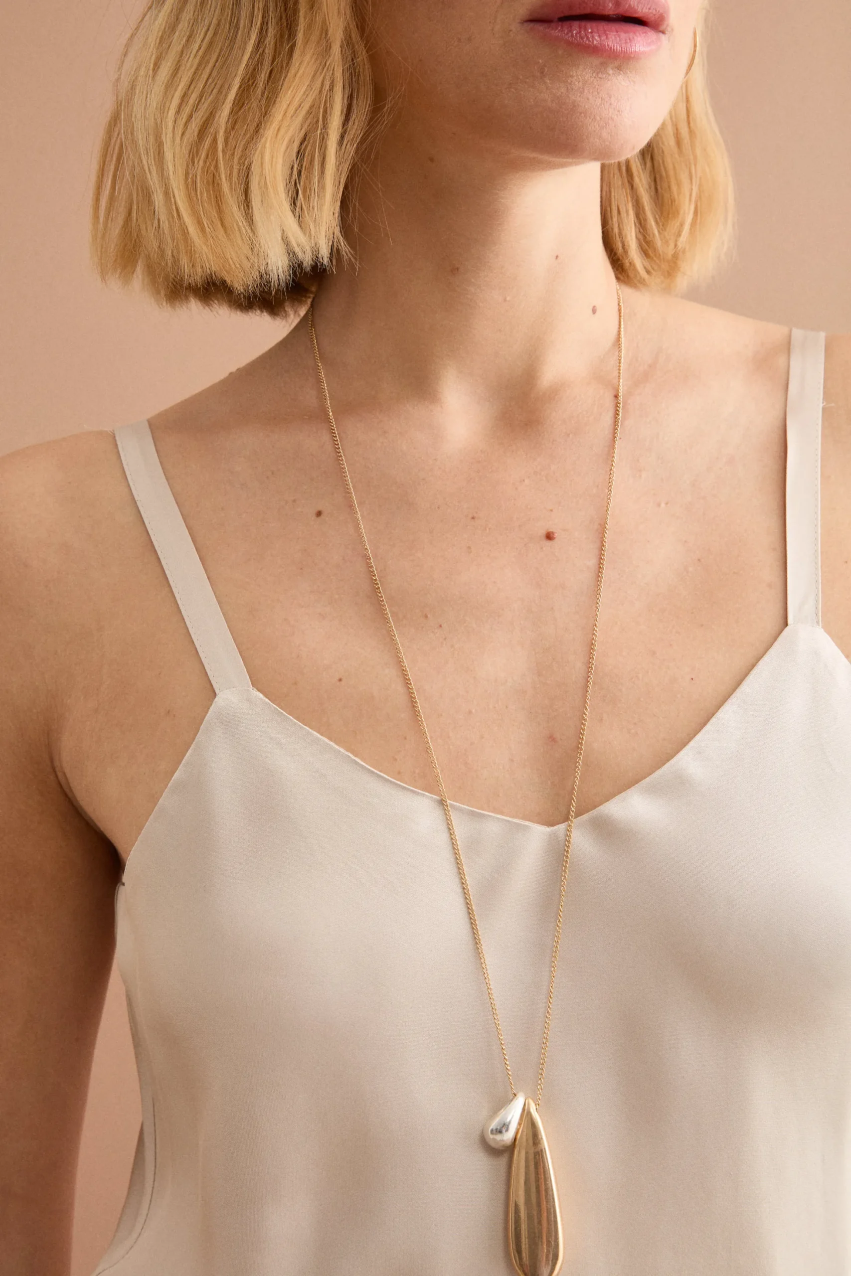 Top Elegante in Raso con Fondo in Pizzo - GESSO