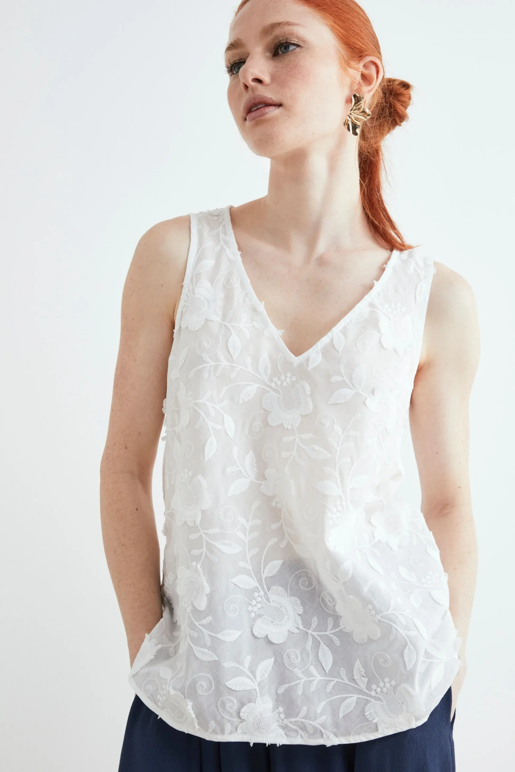 Top smanicato in pizzo - BIANCO